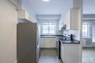 Building Photo - 4555 Av. Bonavista