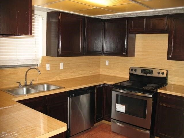 Foto del edificio - 1034 Heathfield Dr