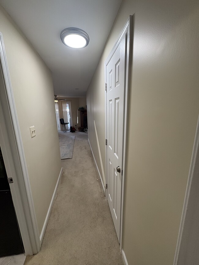 Building Photo - 8508 Laurel Oak Dr