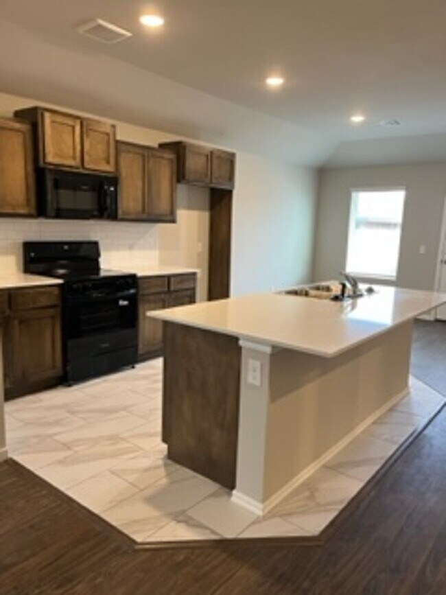 Building Photo - BRAND NEW HOME!