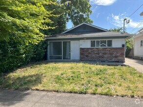 Building Photo - 112 SE 78th Ave