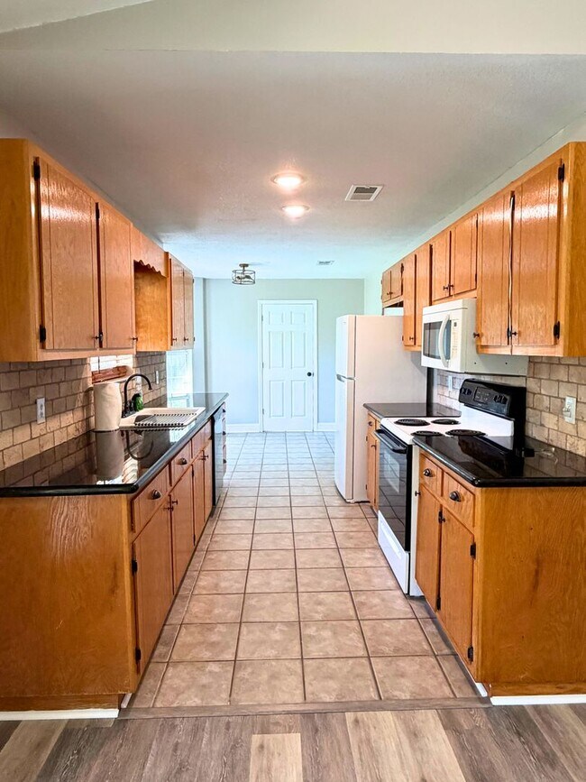 Foto del edificio - Updated 4BR/2BA Home in Cul-de-Sac