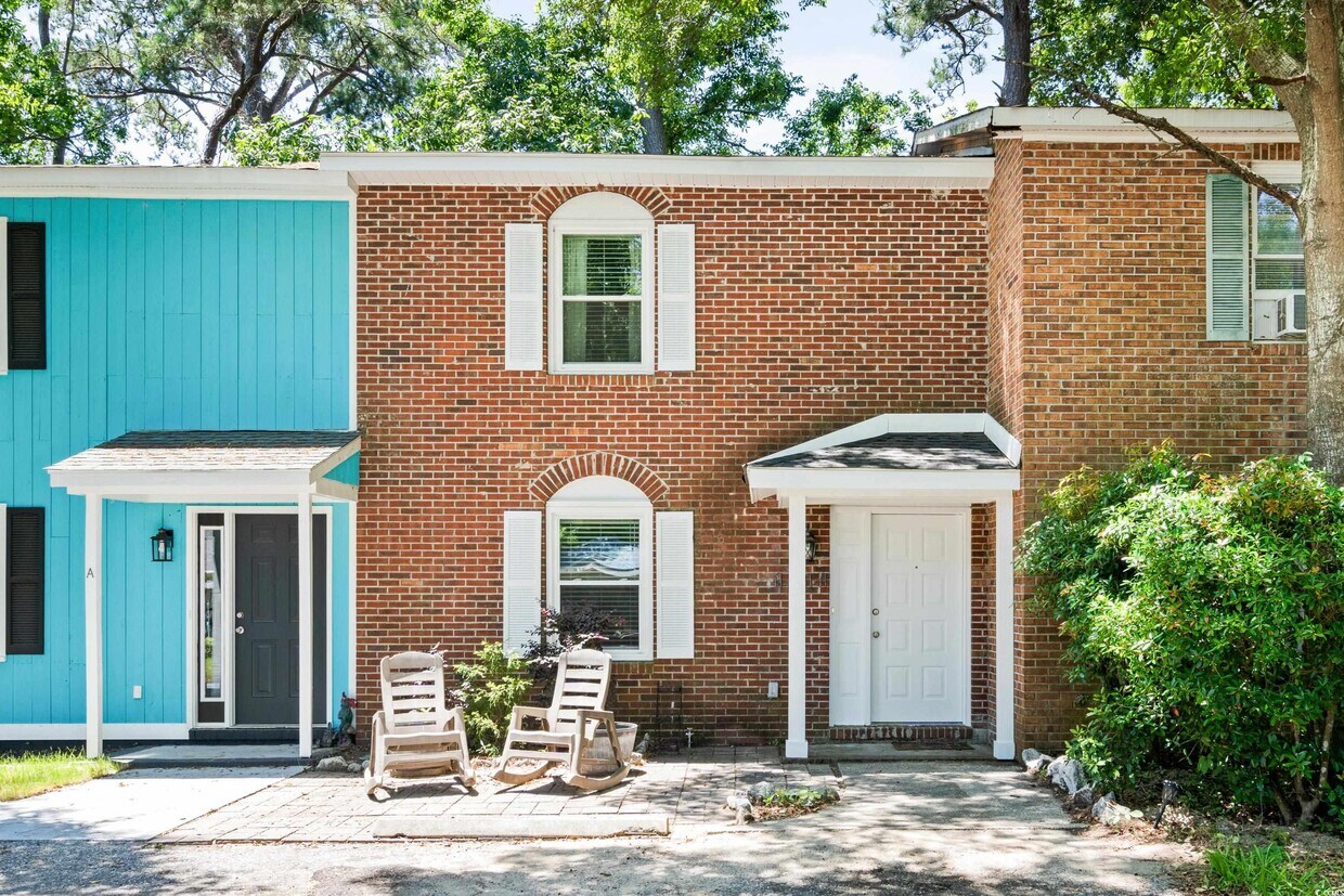 Primary Photo - 715 Pine Dr