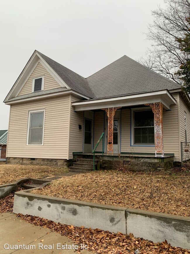 Building Photo - 3 br, 1 bath House - 604 S. 17th St