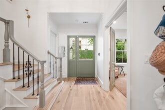 Building Photo - 1235 Wynden Oaks Garden Dr