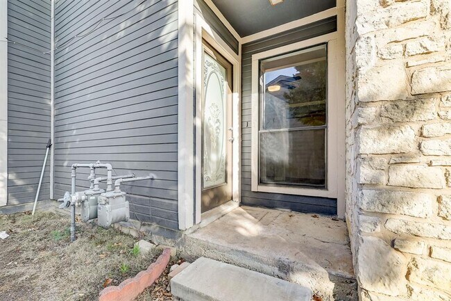 Foto del edificio - 1406 Hyridge Cir