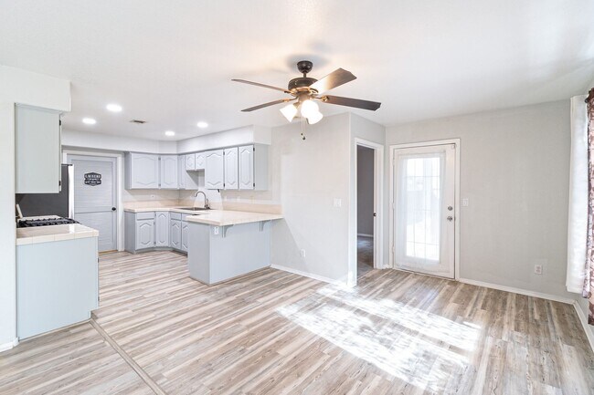 Building Photo - Charming 2-Bedroom Retreat with Fireplace & Private Covered Patio