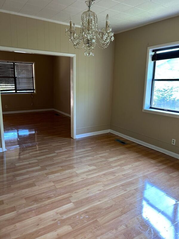 Building Photo - 532 55th St