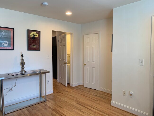 Foto del edificio - 853 19th Street Northeast