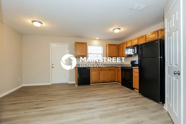 Building Photo - 2 Bedroom Pet-Friendly Home in La Vergne, TN with Main Street Renewal
