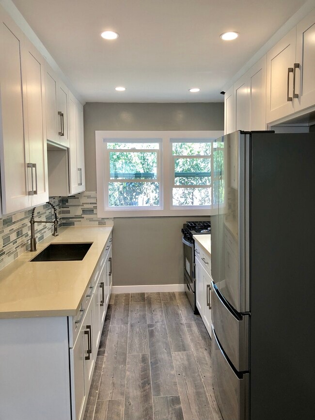 Building Photo - 1139 S Corning St