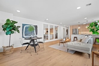 Building Photo - 525 Ave E