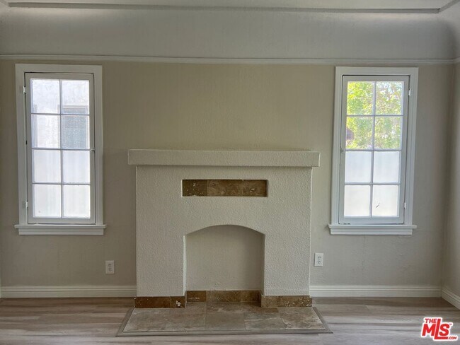 Foto del edificio - 1282 S Highland Ave