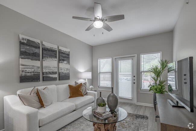 1BR, 1BA - 765 SF - Niche