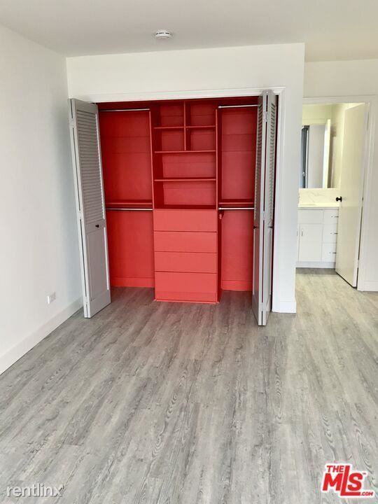 Primary Photo - 1 br, 1.5 bath Condo - 10501 Wilshire Blvd...