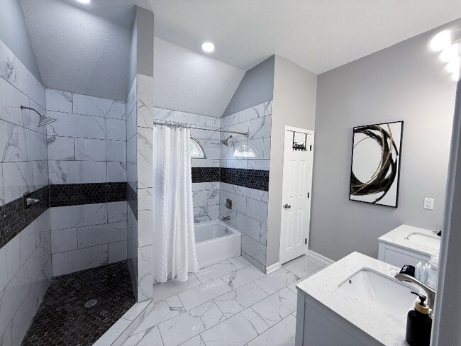 Building Photo - 1958 Bohemia Dr