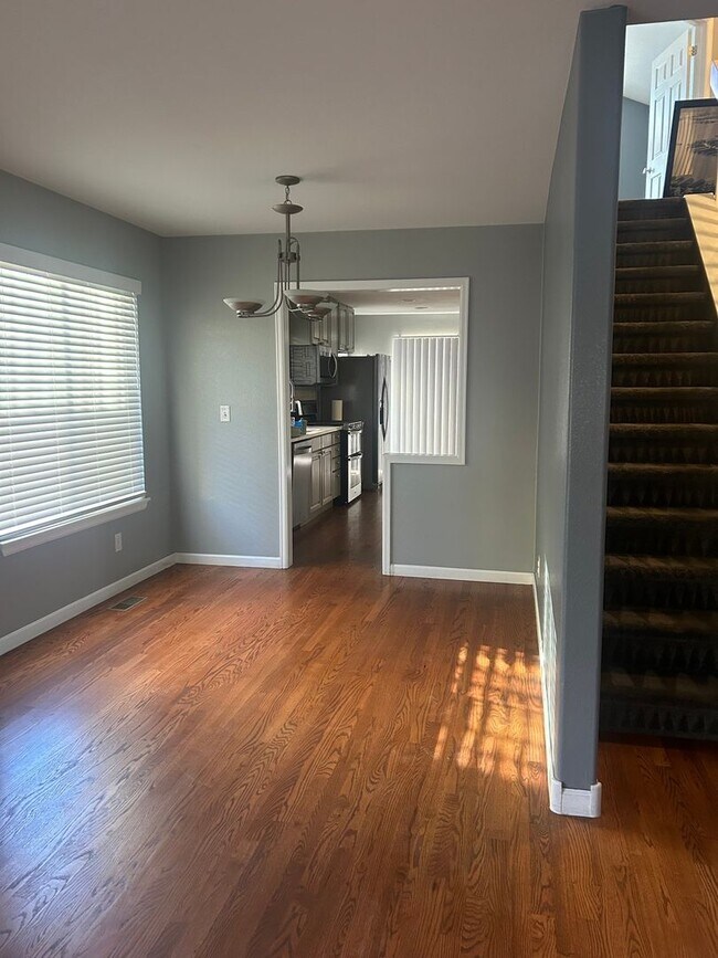 Foto del edificio - Spacious 4BR Townhome with access to Cherr...