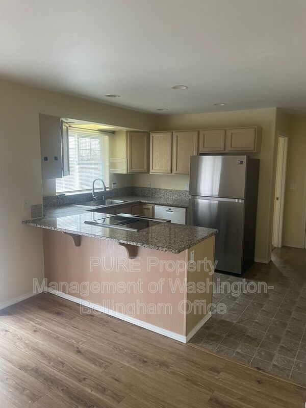 Foto del edificio - 1384 Undine St