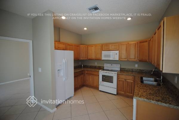 Foto del edificio - 1081 Fairfax Cir W