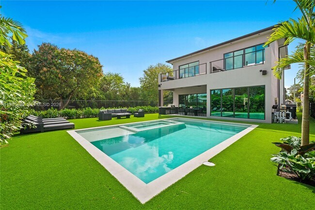 Building Photo - 245 NE 116th St