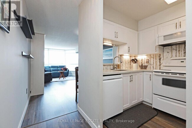 Photo du bâtiment - 3231 Eglinton Ave E