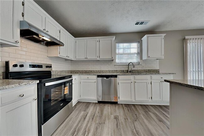 Foto del edificio - 5260 Harbins Point Ln NW