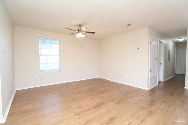 Foto del edificio - 1880 W Godfrey St