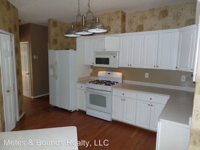 Building Photo - 405 Longwood Pl