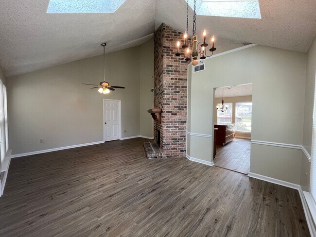 Building Photo - House: Pin Oak Subdivision