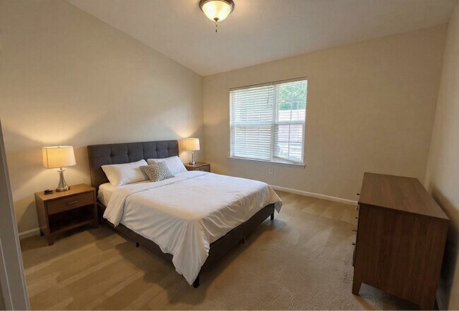 Foto del edificio - 6940 Rogers Point