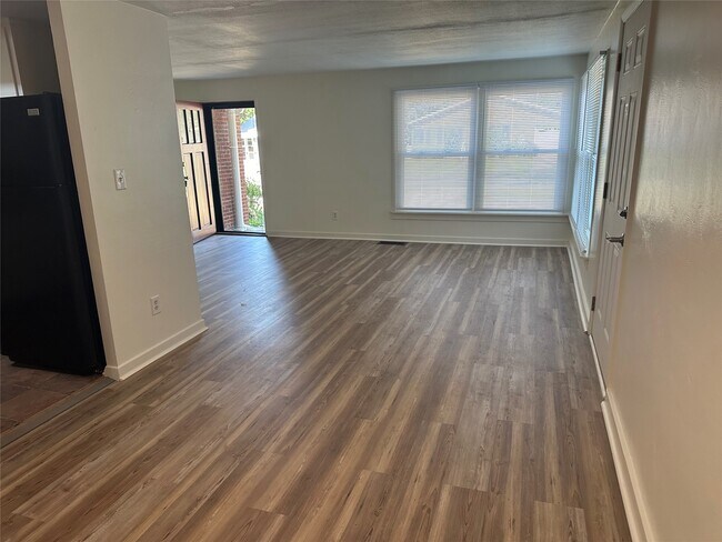 Foto del edificio - 1034 Western Ln