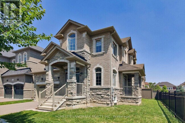 Building Photo - 1533 Devine Pt
