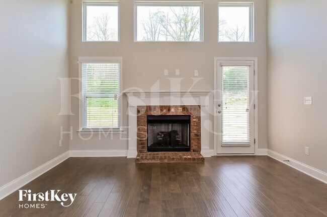 Foto del edificio - 5542 Bridle Way