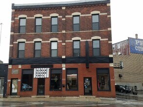 Building Photo - 2518 S Halsted St