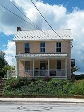 Building Photo - 524 Carlisle St