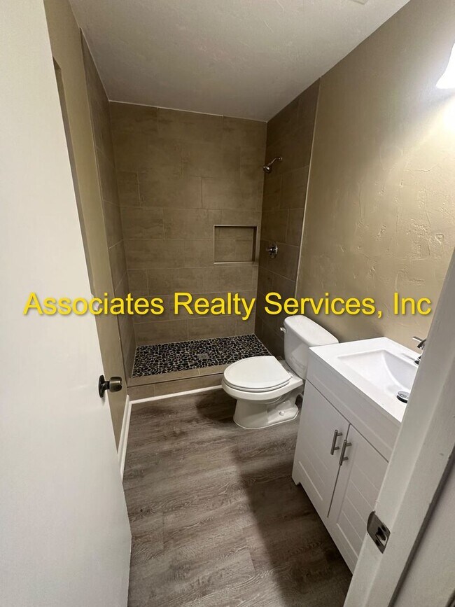 Foto del edificio - HOT LISTING!  Complete remodel in Orman Le...