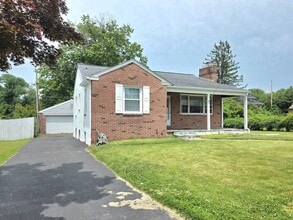 Building Photo - 5 Imperial Dr