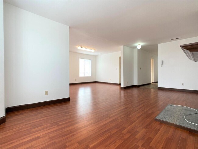 Building Photo - 3090 San Bruno Ave