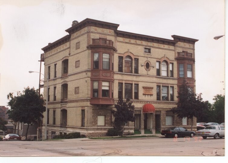 Primary Photo - 1307 N Milwaukee St