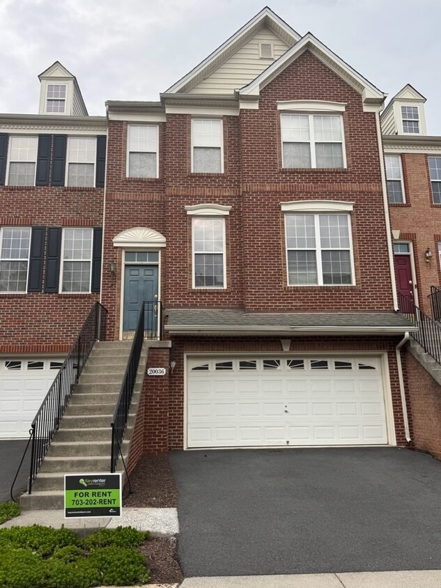 COMING SOON – Stunning 4BR Townhome in Belmont Country Club – Gated, Golf Course Community - COMING SOON – Stunning 4BR Townhome in Belmont Country Club – Gated, Golf Course Community