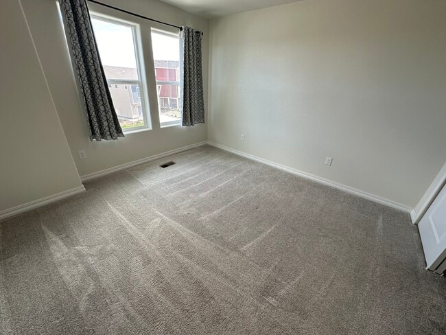 Building Photo - 914 Cana Grv