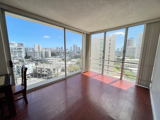 Building Photo - 1702 Kewalo St