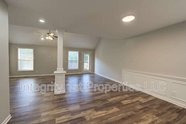 Foto del edificio - 1721 Collins Dr