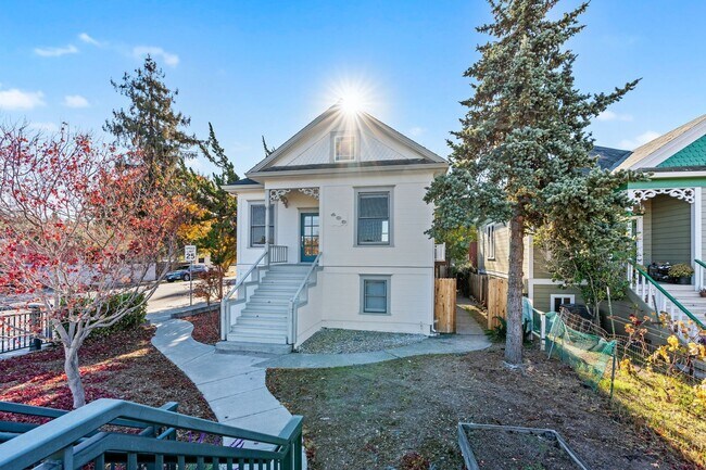 Building Photo - Downtown Napa 2 bdrm 1.5 Bath Home Availab...