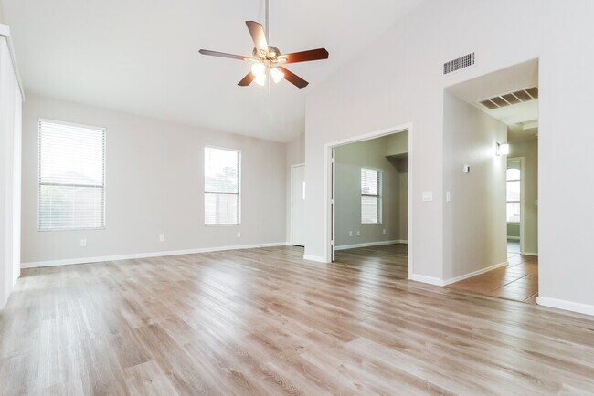 Foto del edificio - 15112 W Eureka Trail