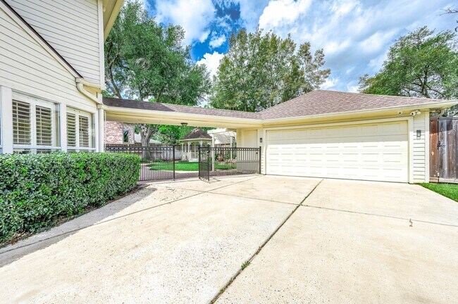 Foto del edificio - 3702 Belle Grove Ln