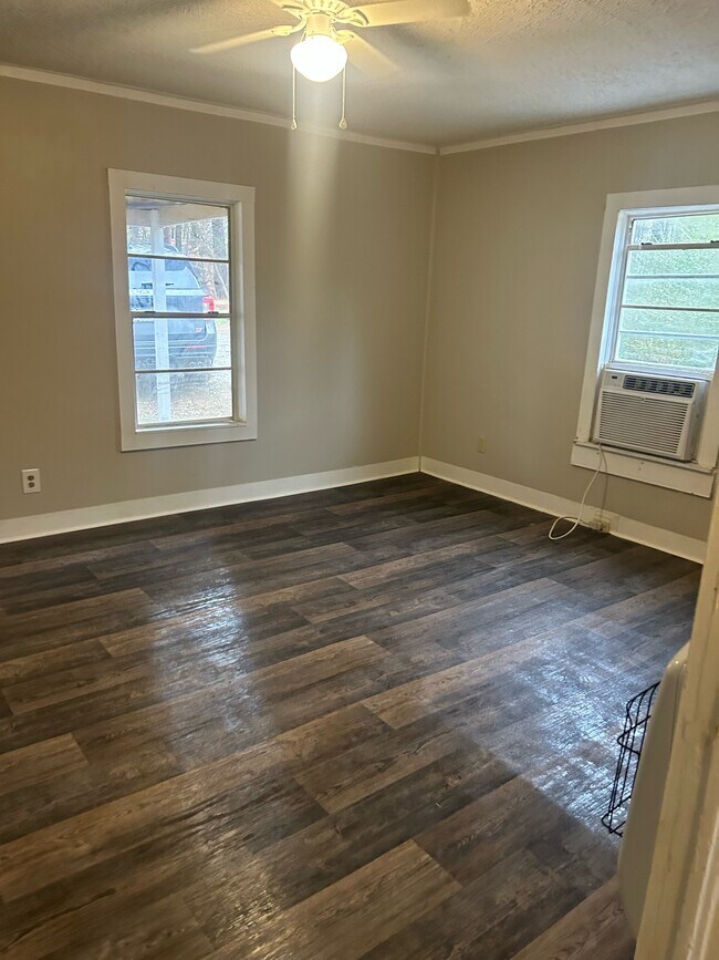 Foto del edificio - 155 W 10th St