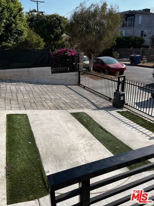 Foto del edificio - 1222 Alexandria Ave