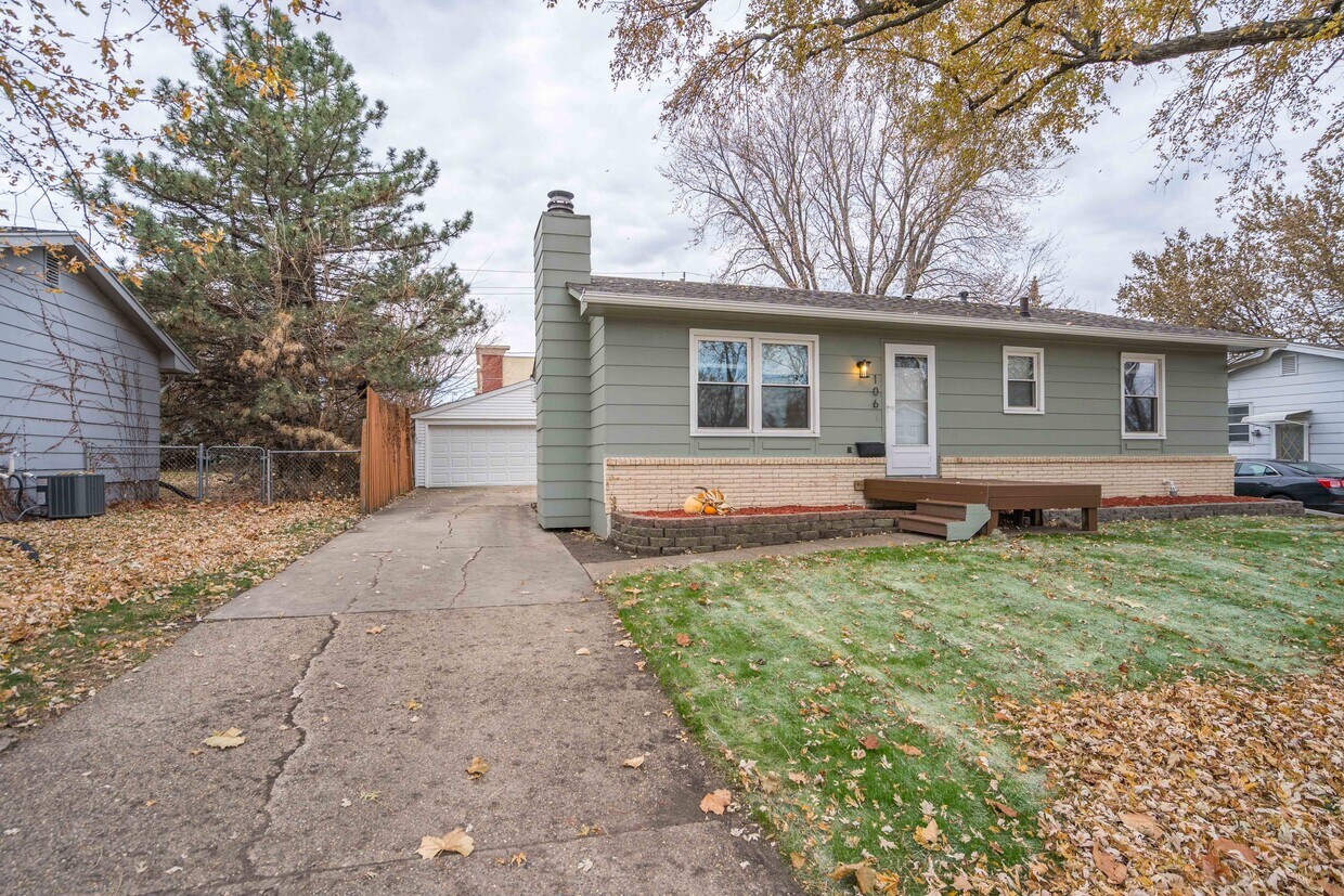 Foto principal - 106 NE Grant St