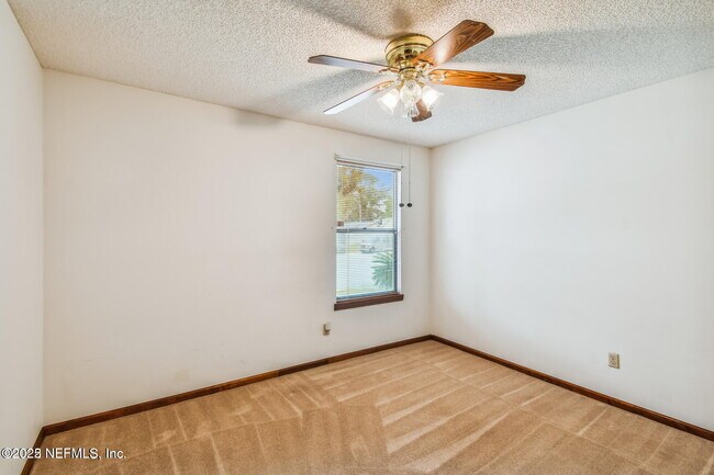 Foto del edificio - 8167 Sable Woods Dr N